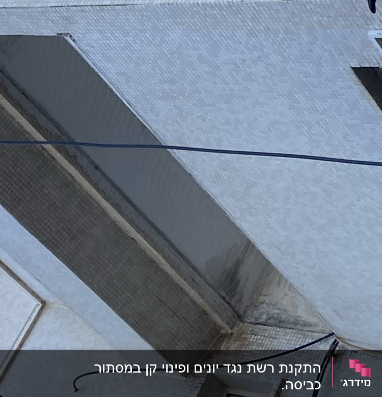 רשת למניעת כניסת יונים במרפסת בניין